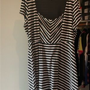 TORRID Sz 3 Black & White Striped Short Sleeved Dress
